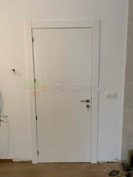 ejemplo puerta entrada blanca Modelo 8200