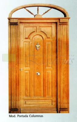 puerta de calle con 2 columnas y montante en arco