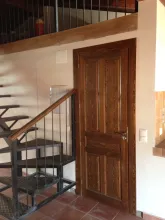 puerta interior madera maciza estilo rústico 2