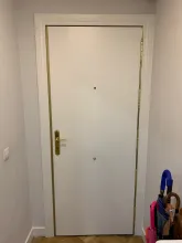 detalle puerta entrada blindada acorazada