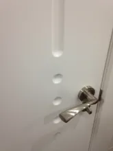 detalle puertas blancas